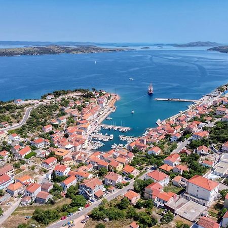 Apartments With A Parking Space Sali, Dugi Otok - 8172 Экстерьер фото